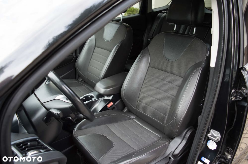 Ford Kuga 2.0 TDCi 2x4 Titanium - 16