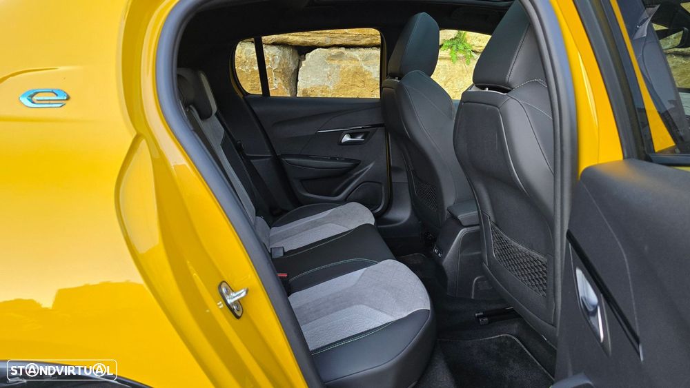 Peugeot e-208 GT - 53