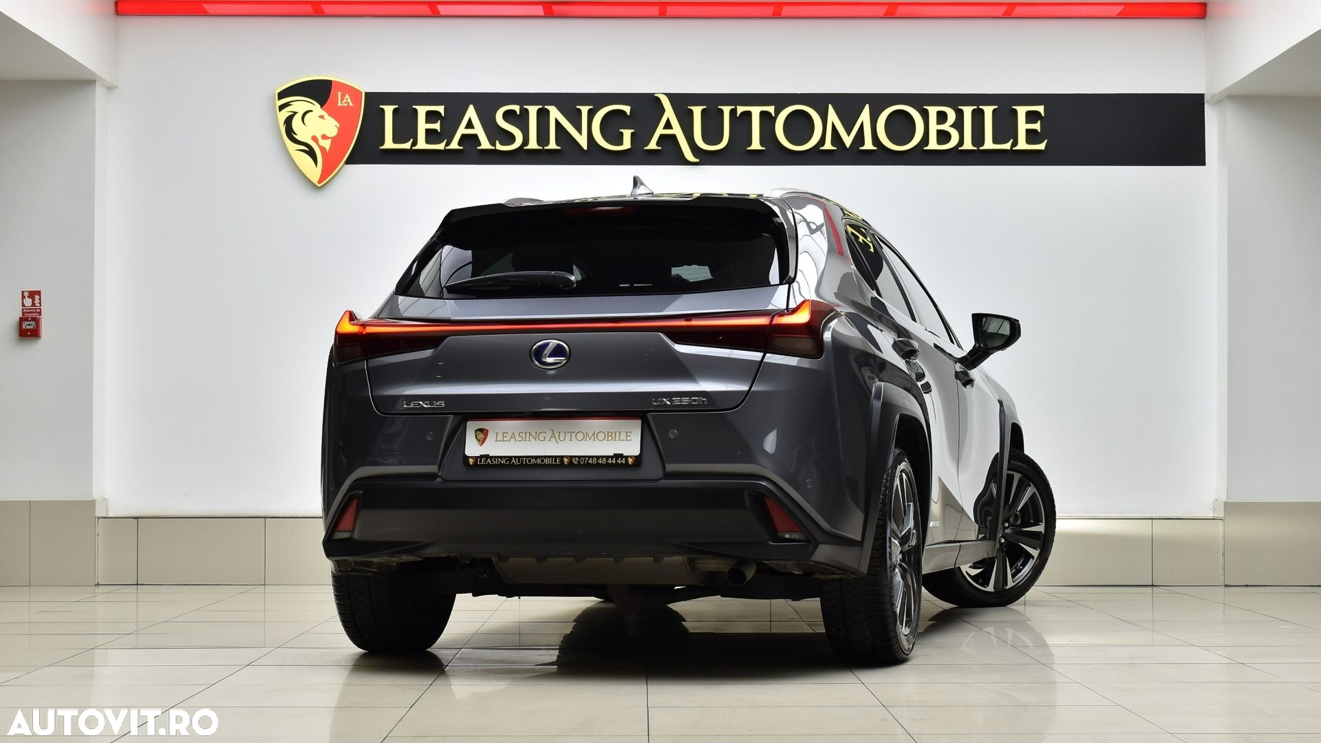 Lexus UX 250h 2.0L HEV 20H- (178 HP) 4X4 CVT Luxury - 5