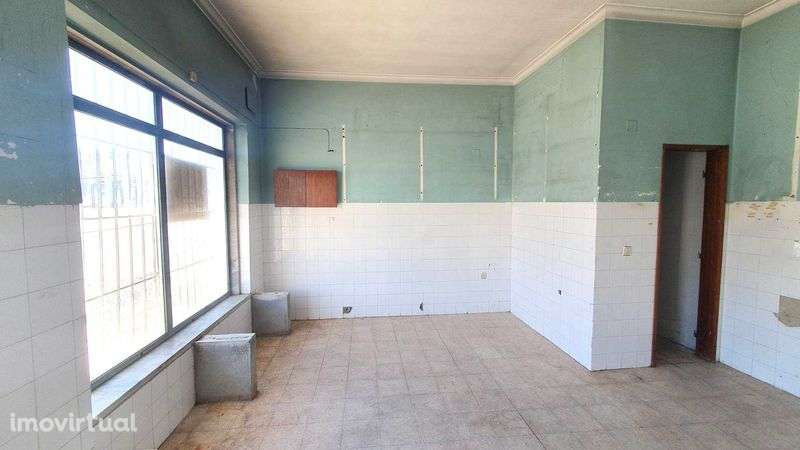 Loja de rua com 25 m², situada na zona central do Casal do Marco. - Grande imagem: 5/5