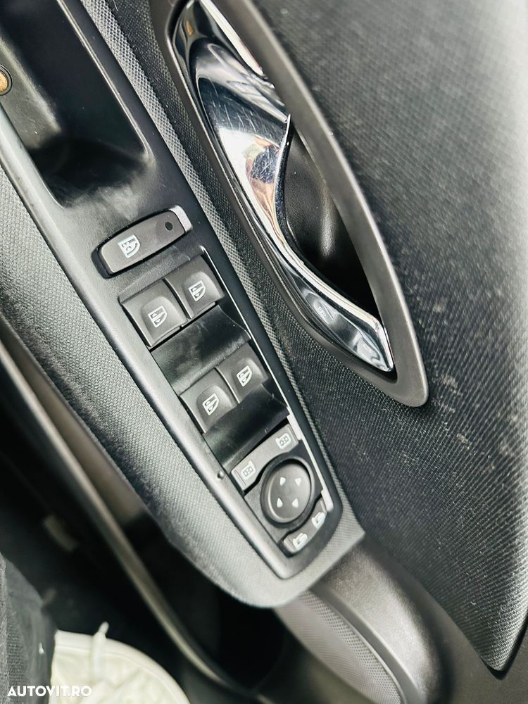 Renault Megane ENERGY dCi 110 Start & Stop Paris Business - 17