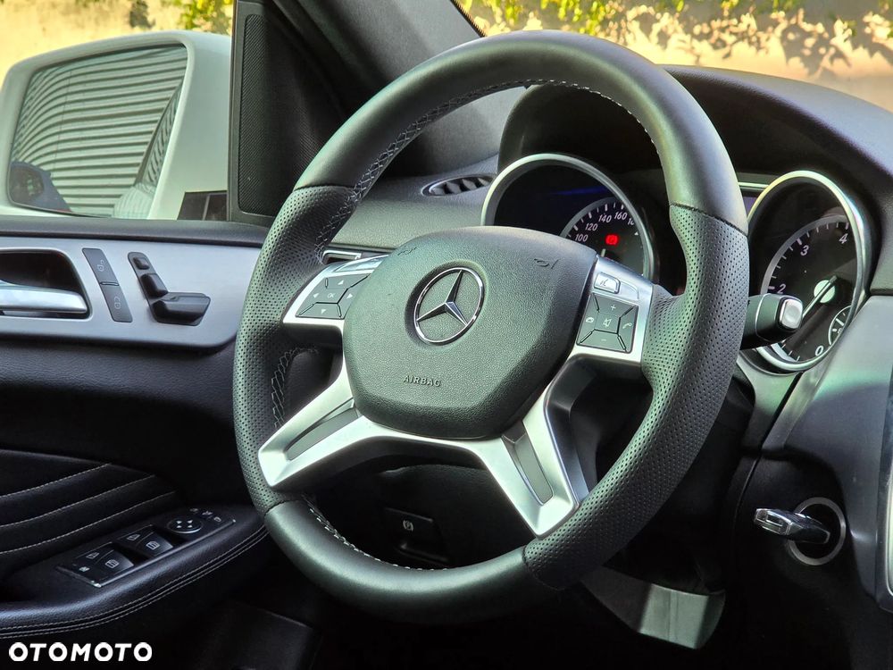 Mercedes-Benz ML 350 BlueTec 4-Matic - 11