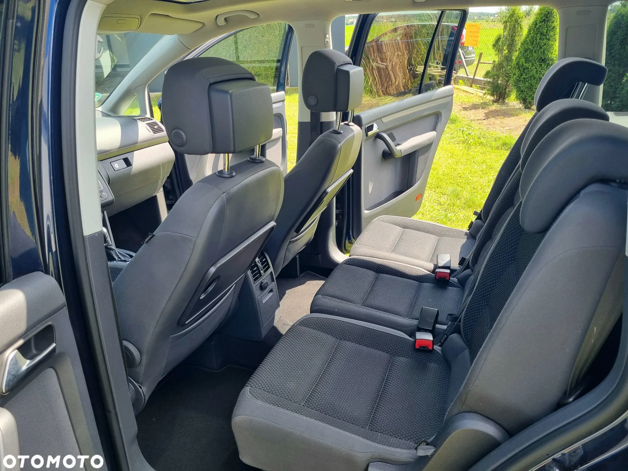 Volkswagen Touran 2.0 TDI DPF BlueMotion Technology DSG Highline - 11