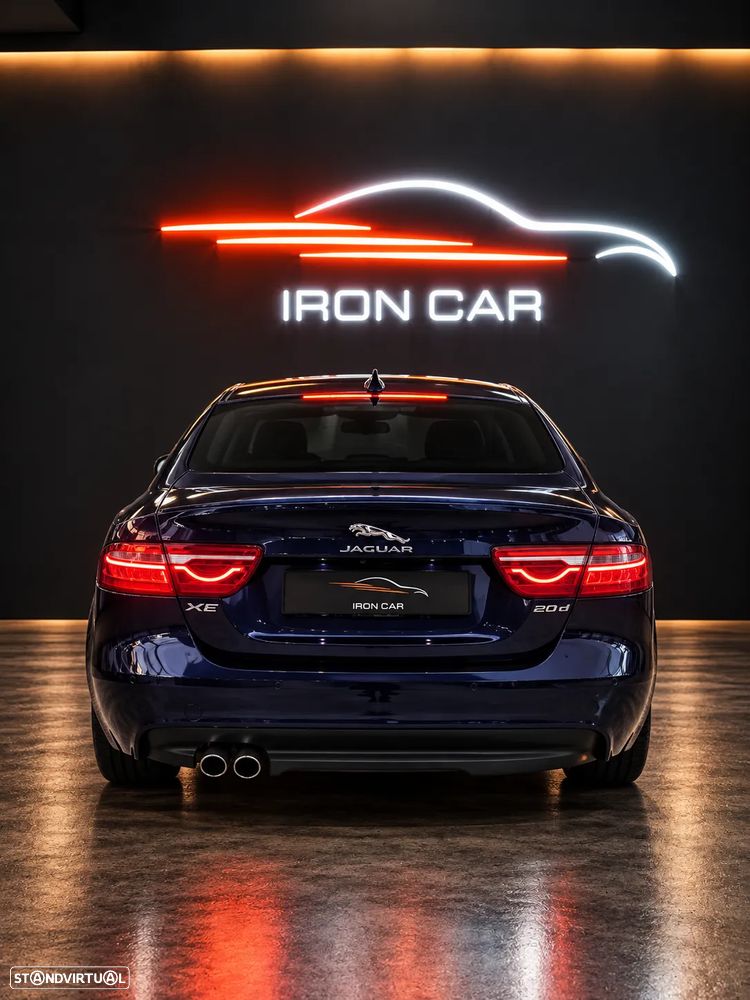Jaguar XE - 4
