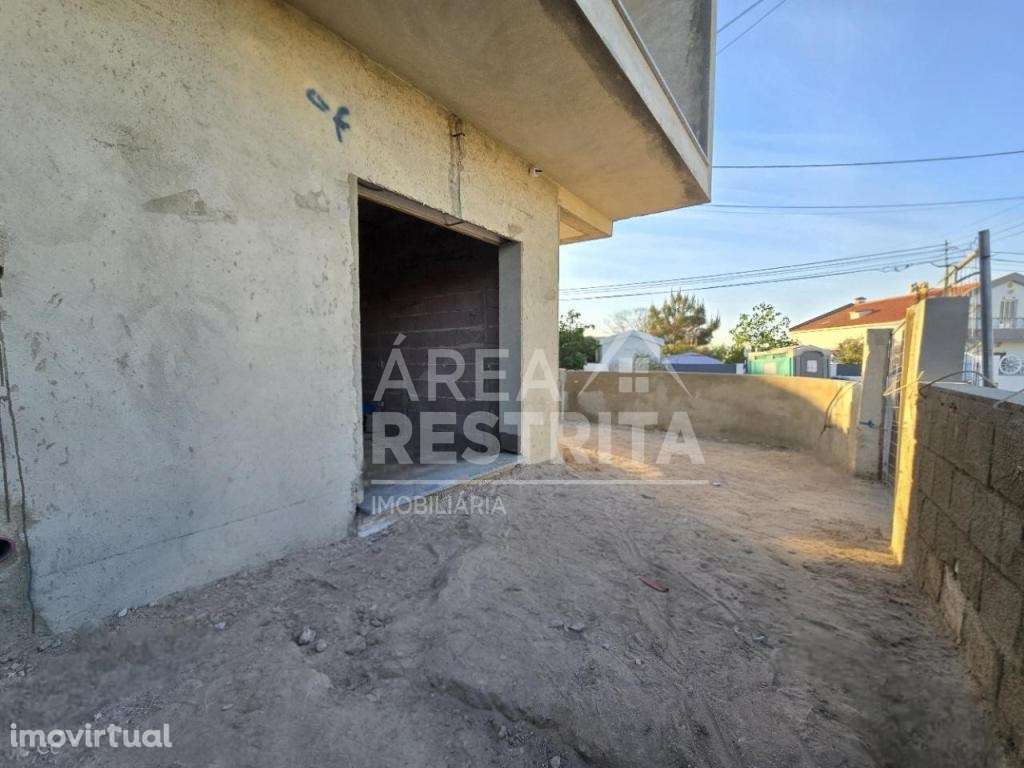 Moradia Gemin. T4 c/Pérgula, Pinhal General - Fernão Ferro - Grande imagem: 5/29