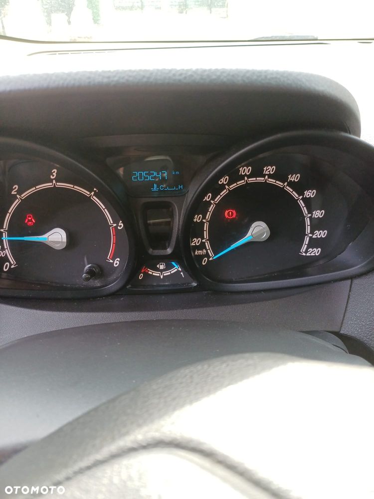 Ford Transit Courier - 10