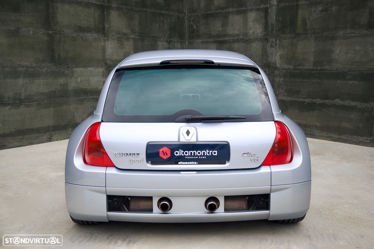 Renault Clio 3.0 V6 Sport - 5
