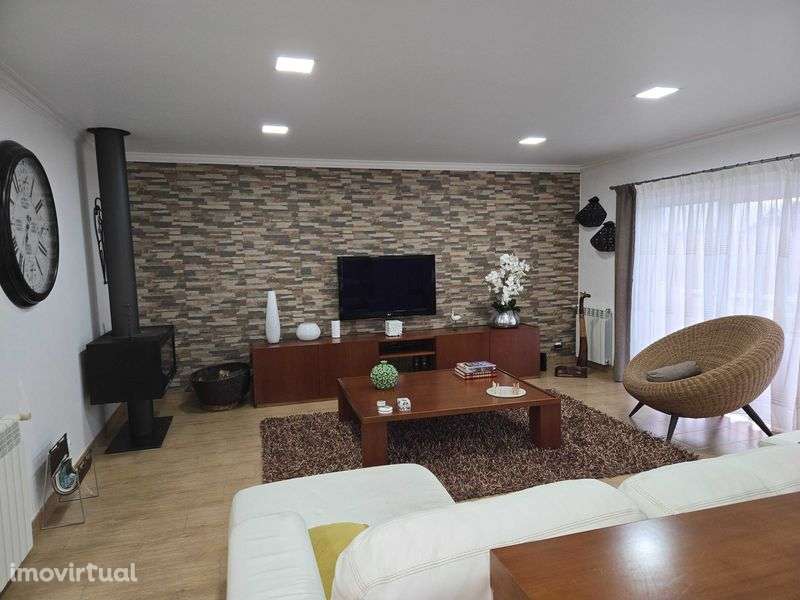 Vende-se moradia - Grande imagem: 5/12