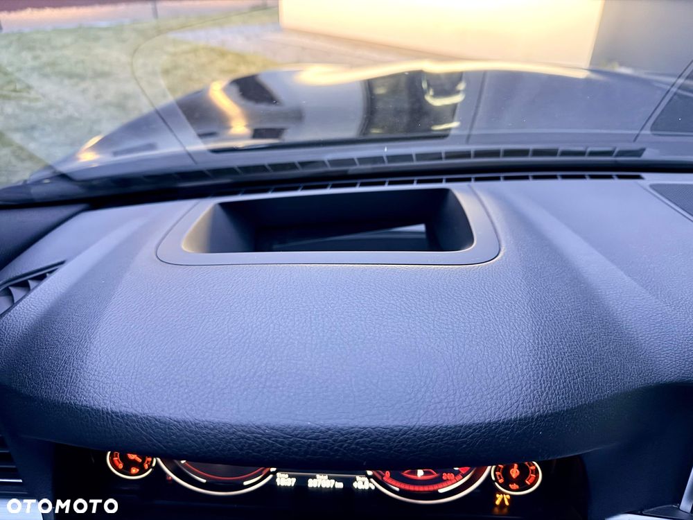 BMW Seria 5 525d xDrive - 14