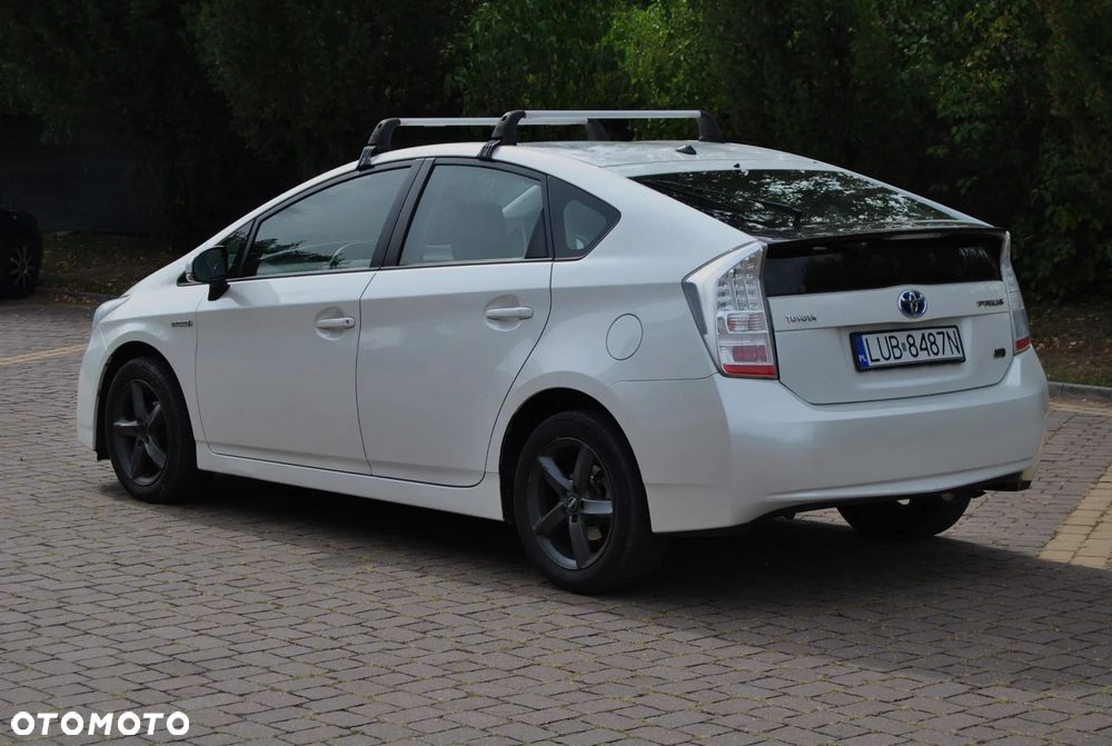 Toyota Prius - 4