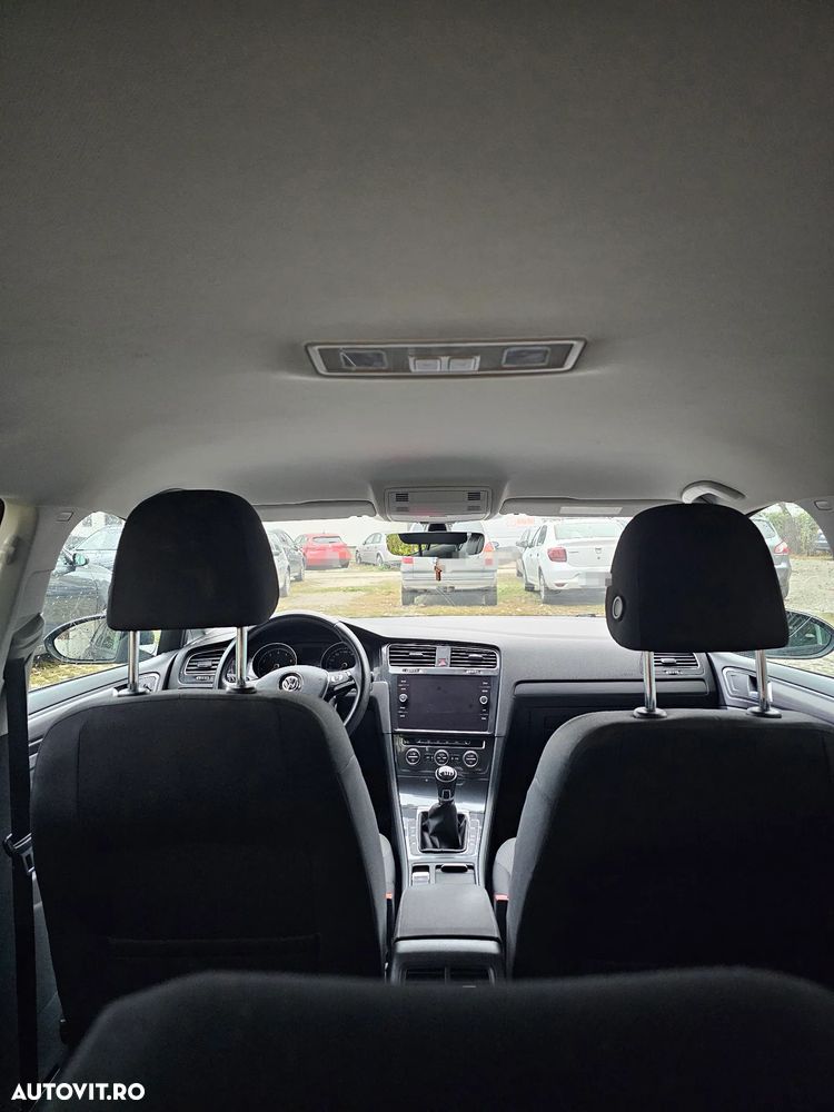 Volkswagen Golf - 8