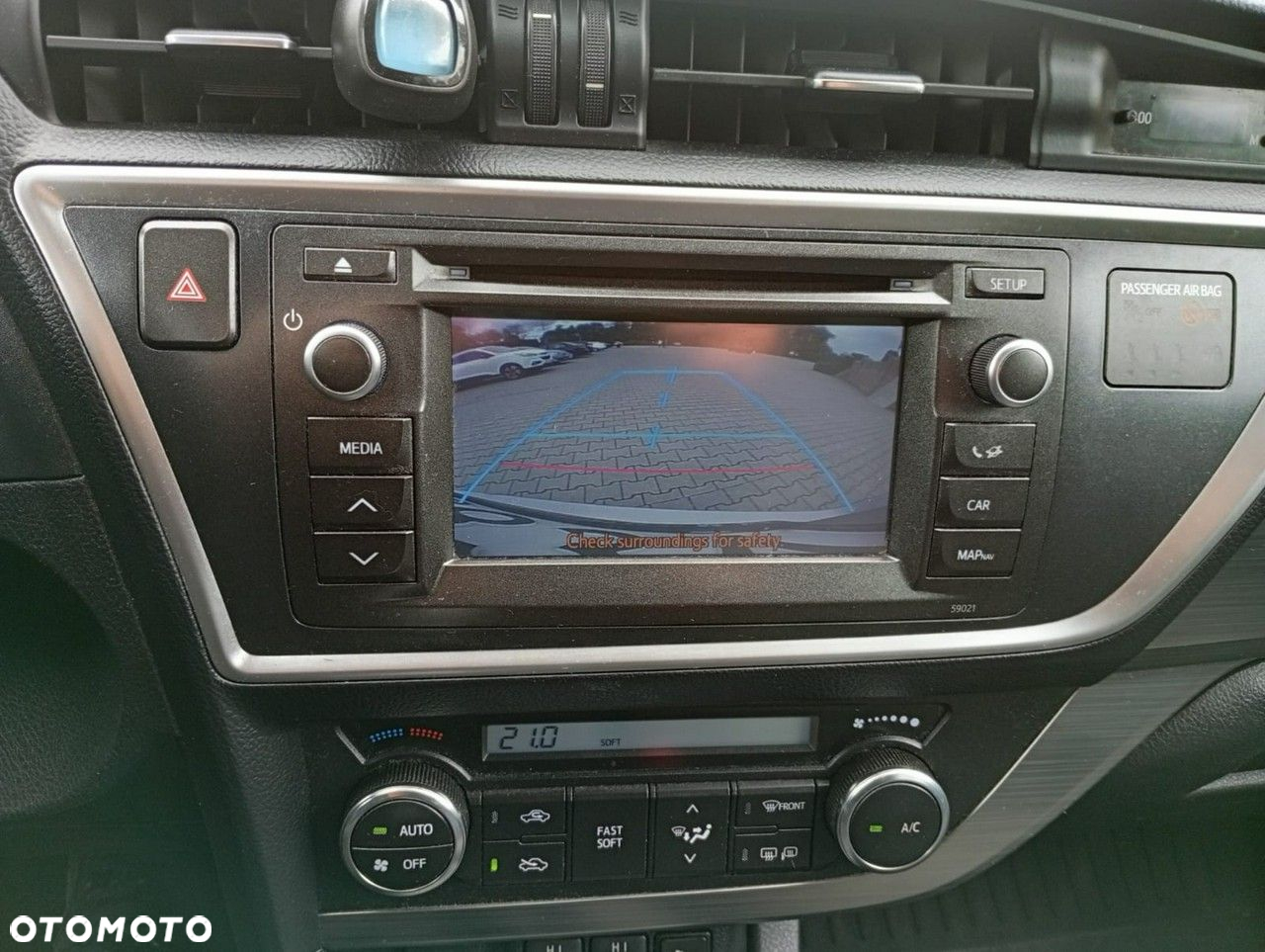 Toyota Auris - 22