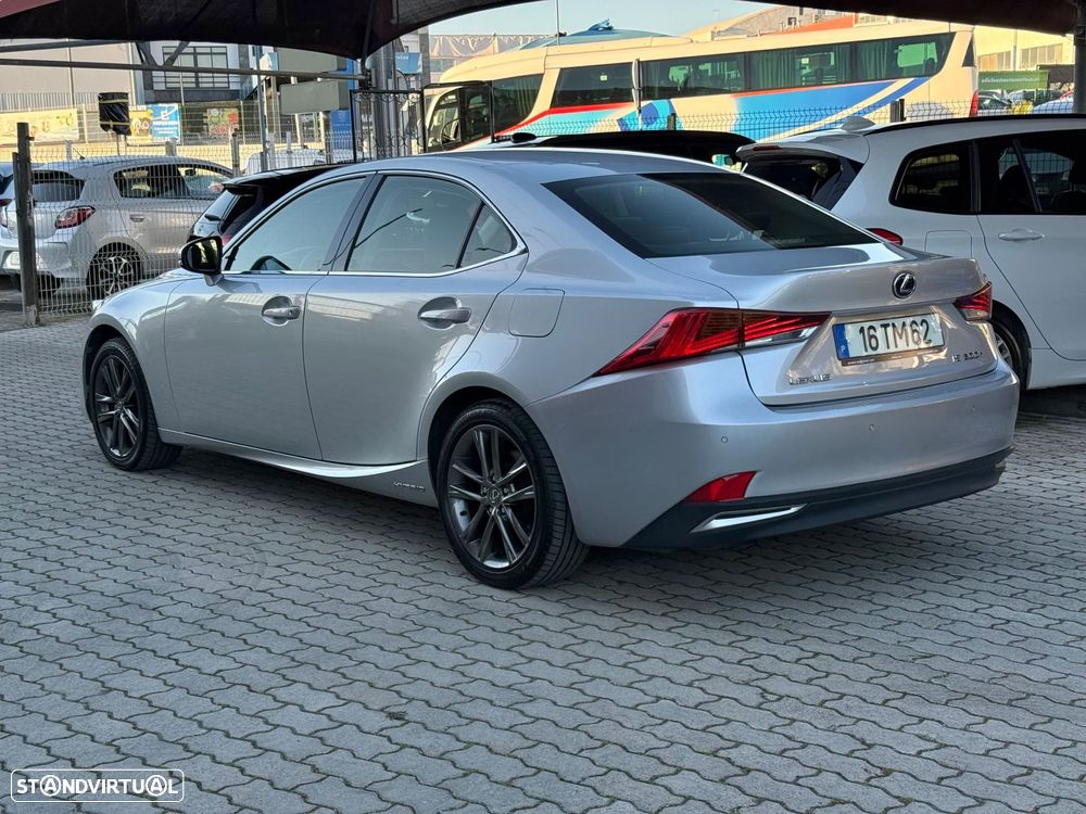 Lexus IS 300H - 4