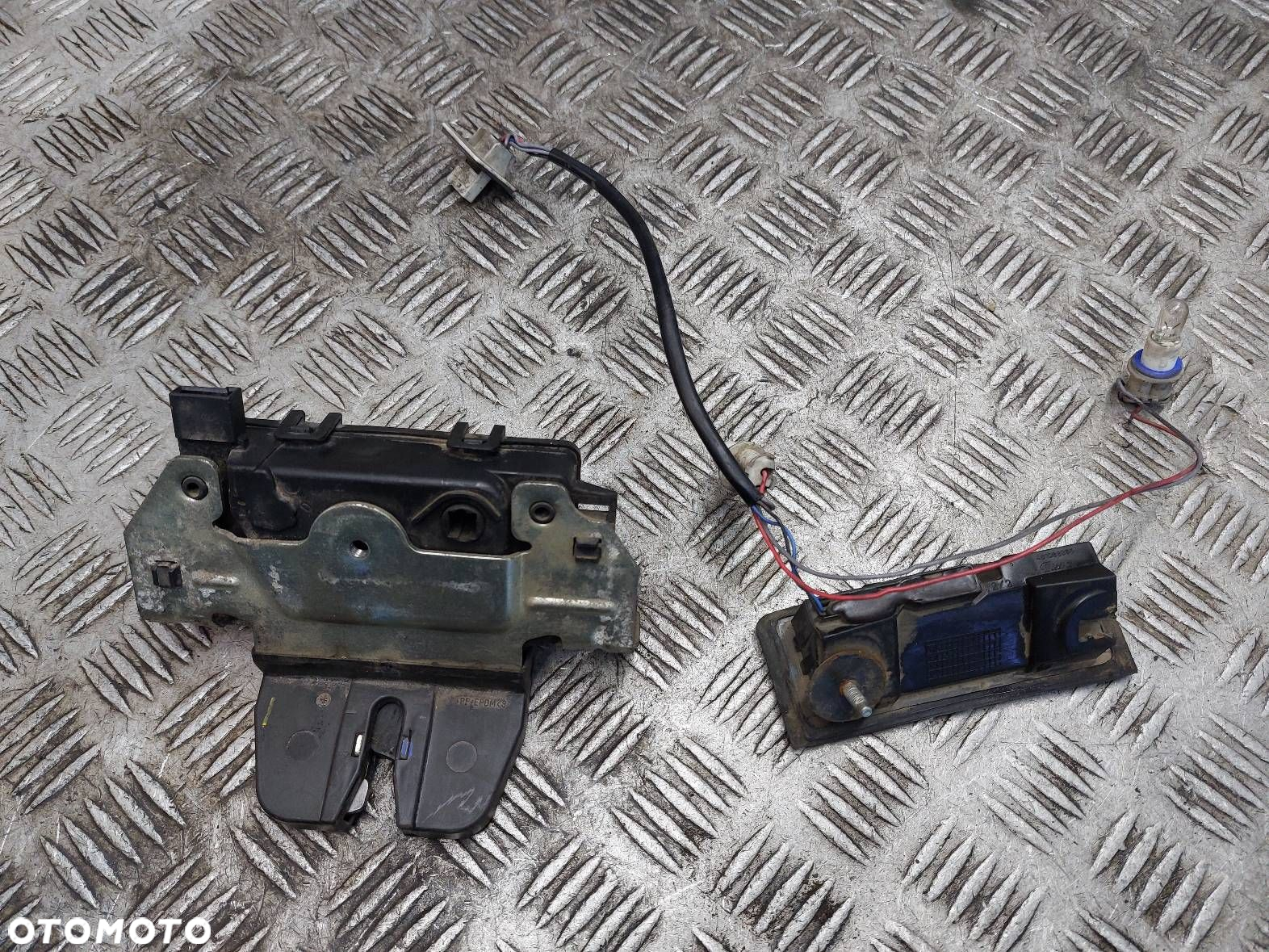 ZAMEK KLAPY BAGAŻNIKA + MIKROSTYK OPEL ASTRA H KOMBI 13117285 - 3