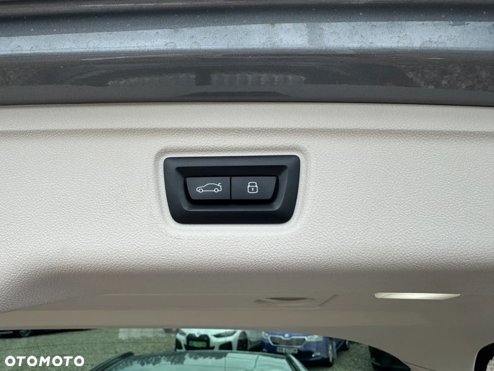 BMW Seria 3 318d MHEV - 30