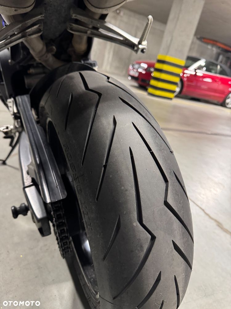Yamaha R1 - 13