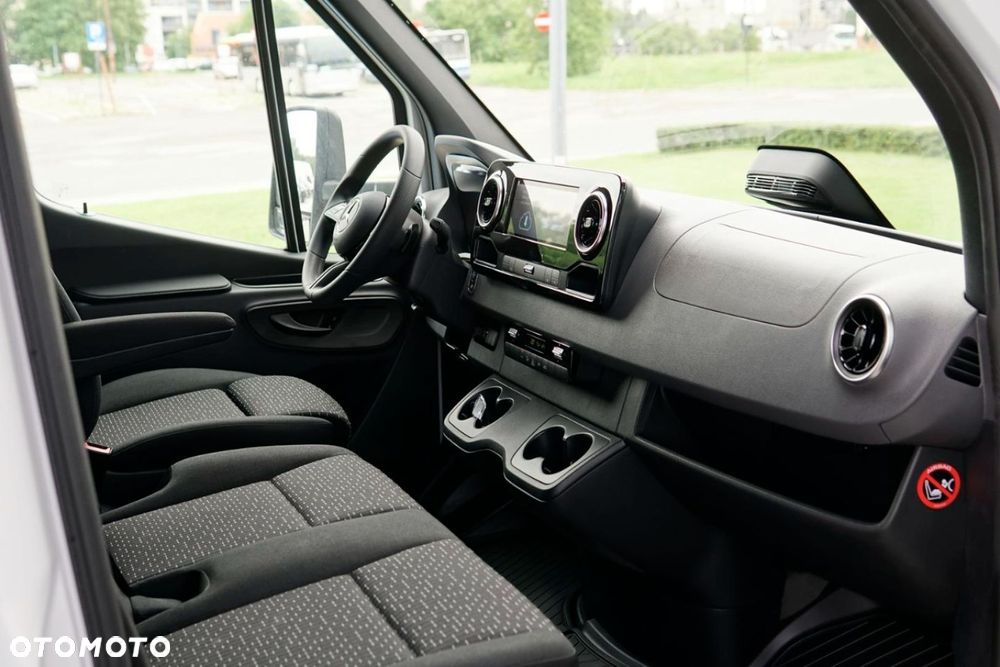 Mercedes-Benz Sprinter - 15