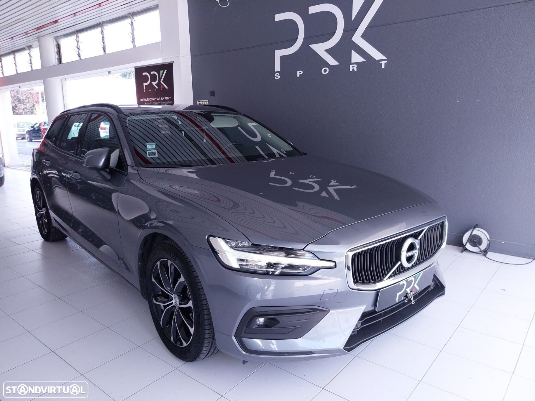 Volvo V60 2.0 D3 Momentum - 1