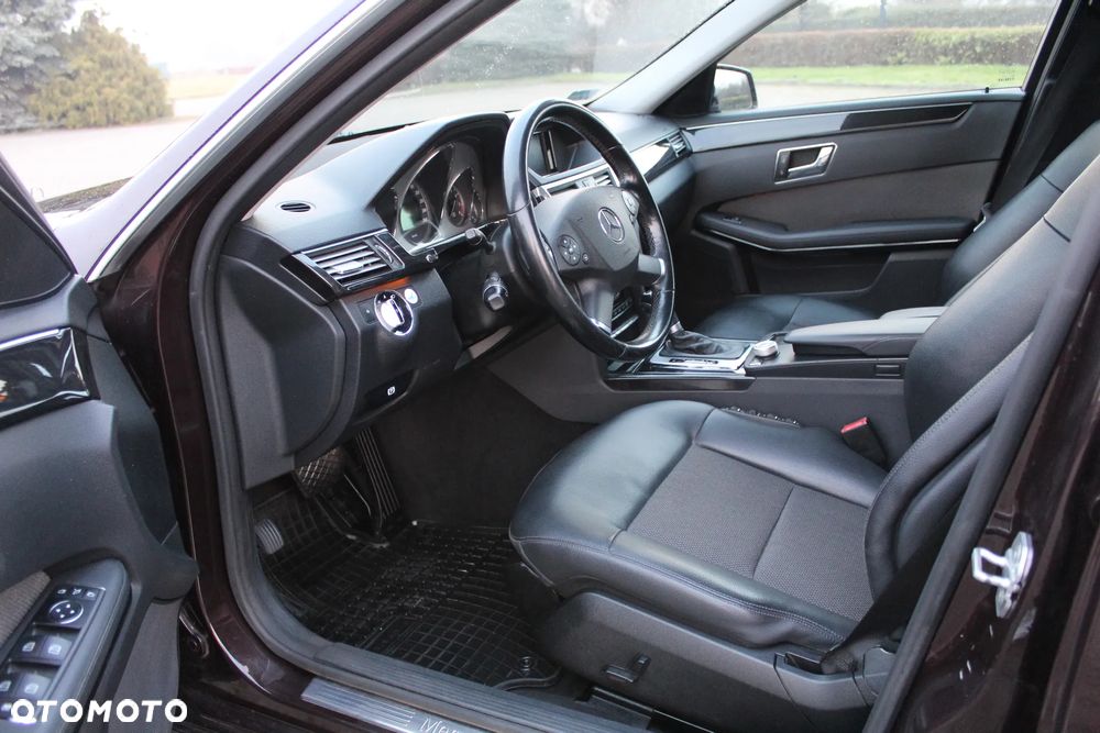 Mercedes-Benz Klasa E 250 CGI BlueEFFICIENCY 7G-TRONIC Avantgarde - 18