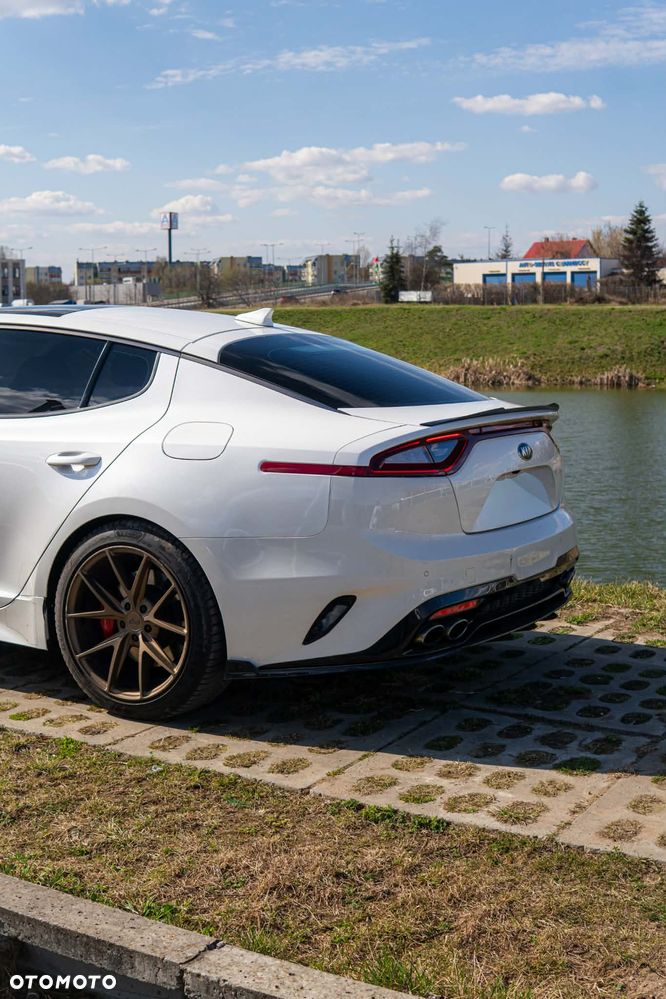 Kia Stinger - 8