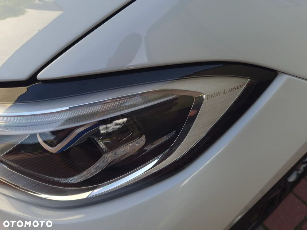 BMW Seria 3 330e xDrive M Sport - 8