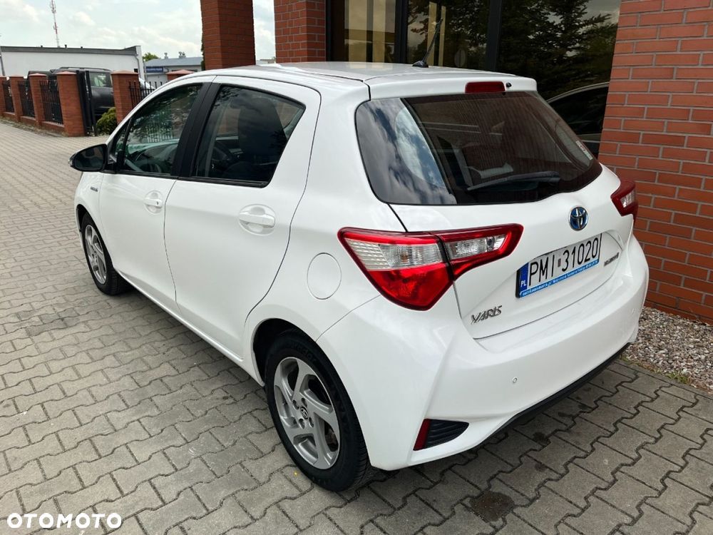 Toyota Yaris Hybrid 100 Business Edition - 4