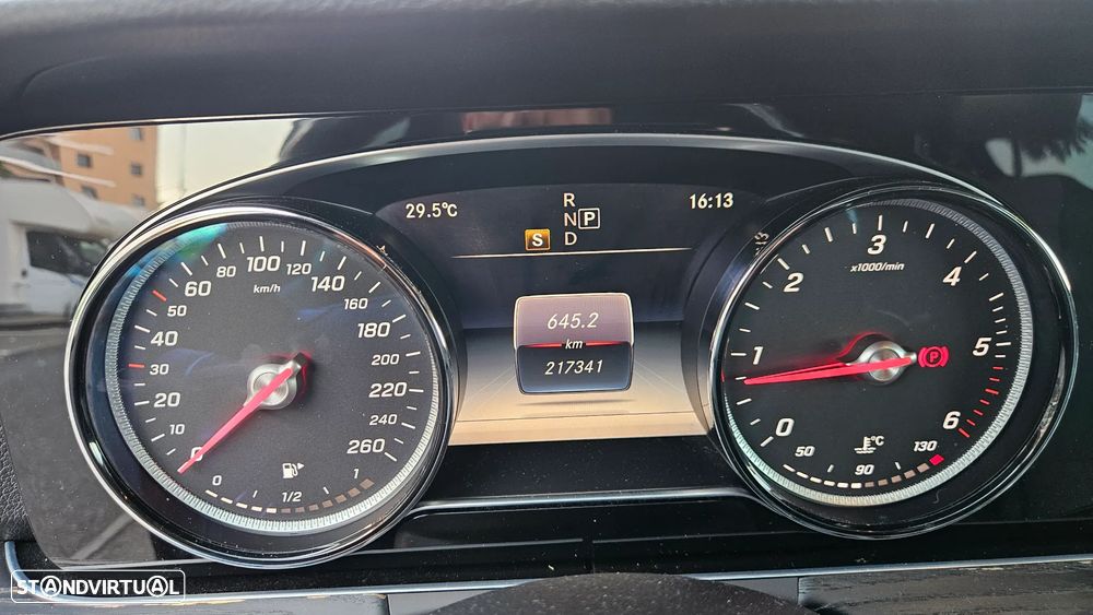 Mercedes-Benz E 220 - 23