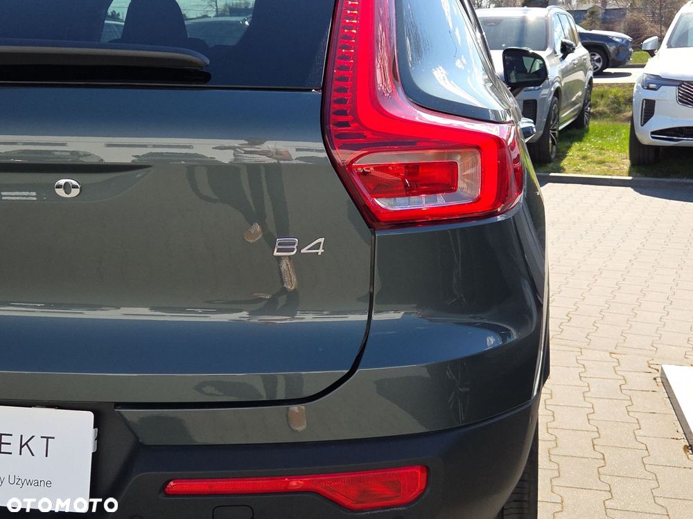 Volvo XC 40 B4 Plus Dark - 32