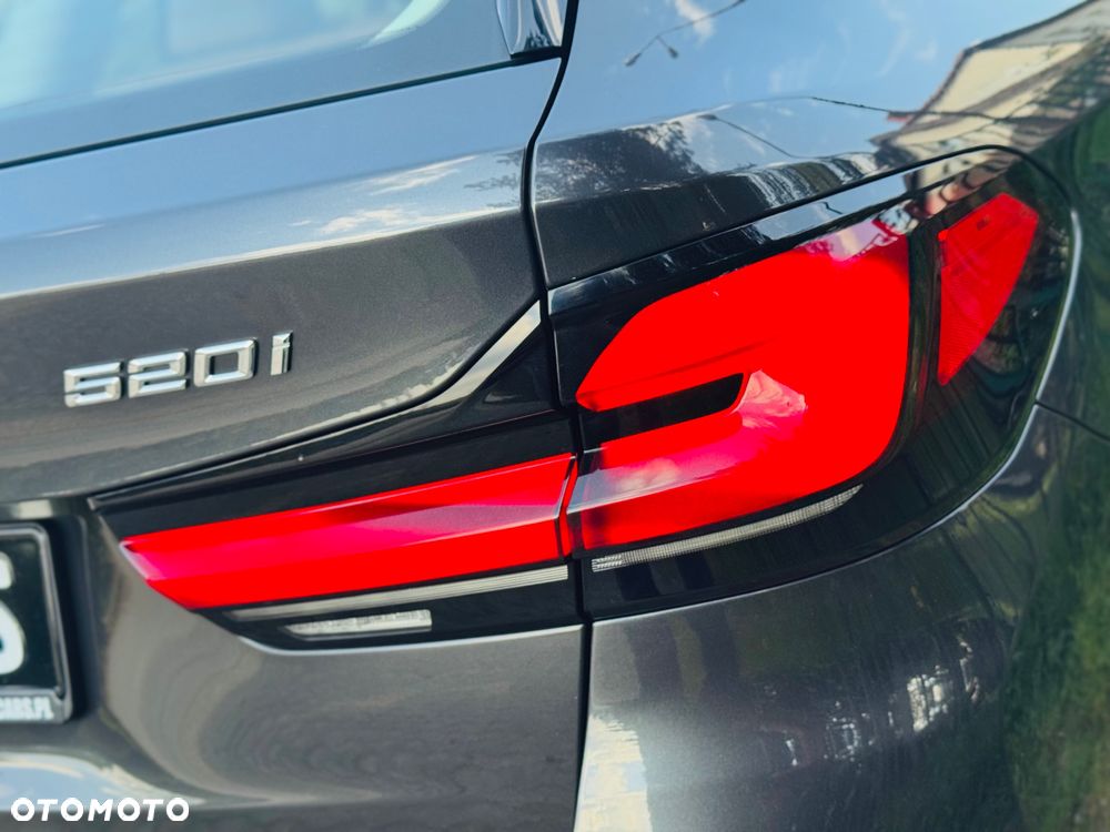 BMW Seria 5 520i Sport Line - 28