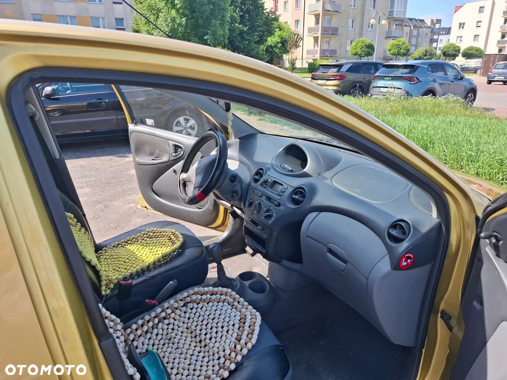Toyota Yaris 1.0 Base - 4