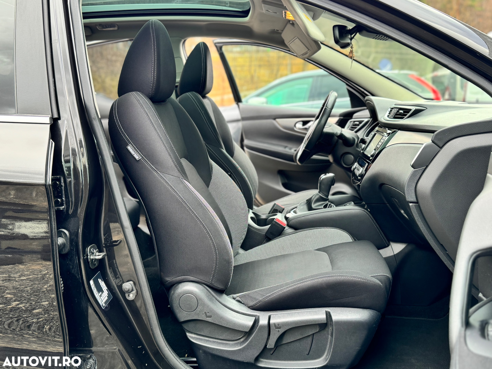 Nissan Qashqai 1.6 DCI Xtronic TEKNA - 32