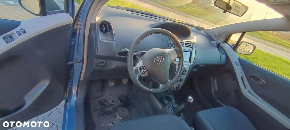 Toyota Yaris ver-1-4-d--4d - 16