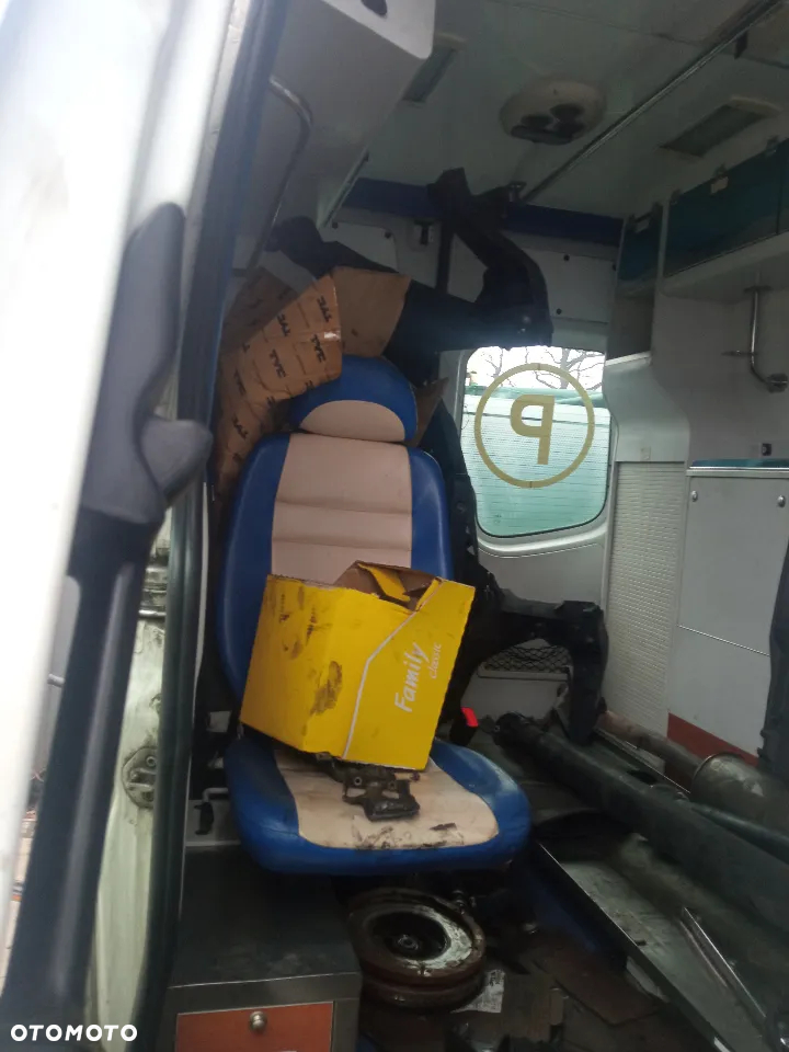 Zabudowa karetki Mercedes Sprinter - 3