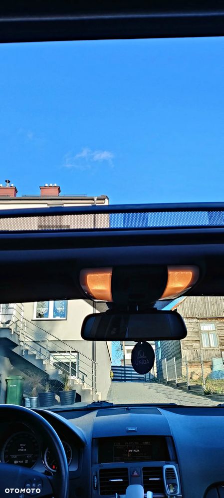 Mercedes-Benz Klasa C 180 CGI Automatik BlueEFFICIENCY Avantgarde - 15