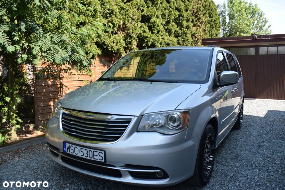 Chrysler Town & Country 3.6 Limited - 16