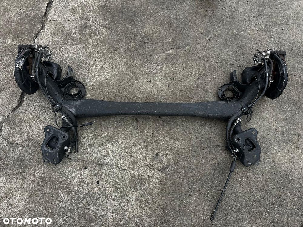 Tylna OŚ Belka Fiat 500L Tarcze Kompletna stan bdb - 1