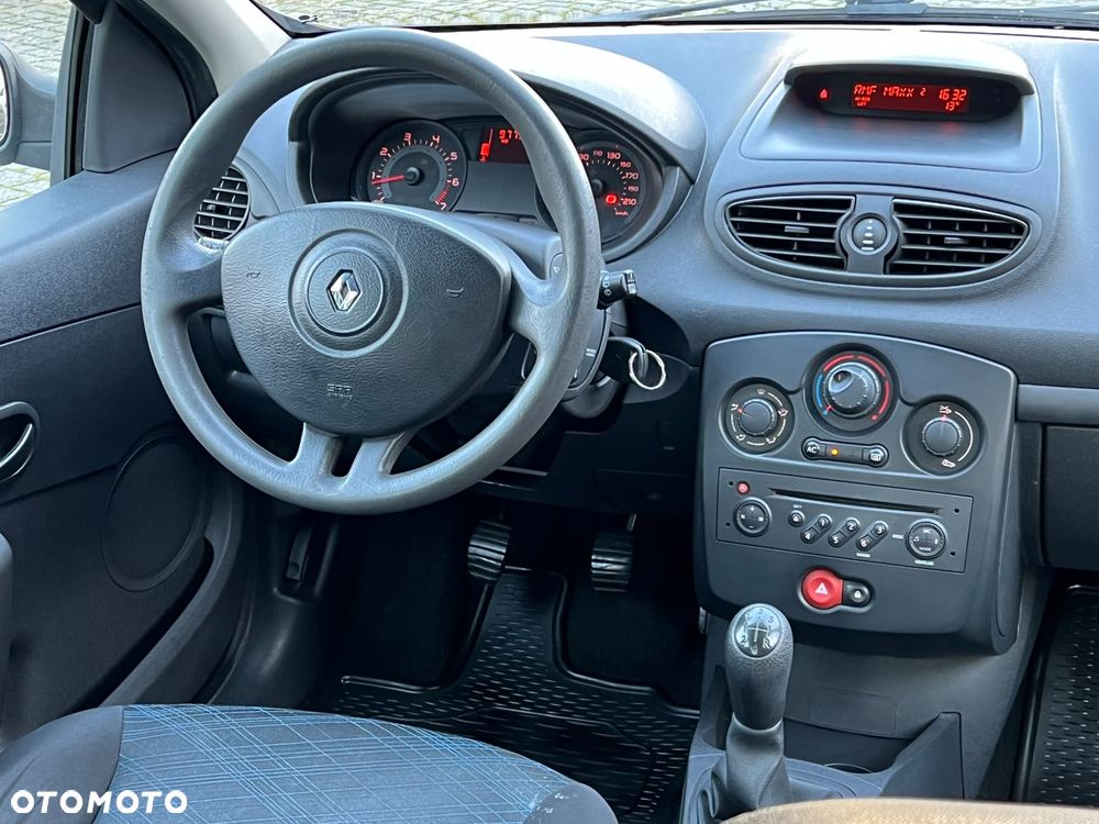 Renault Clio 1.4 Arctica - 25