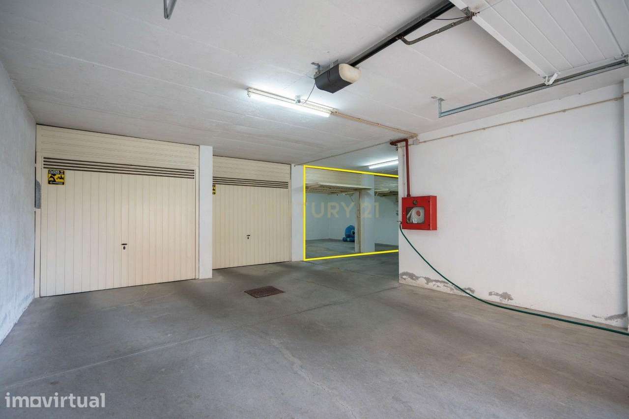 Garagem fechada para dois carros no centro da Figueira da Foz - Grande imagem: 4/18