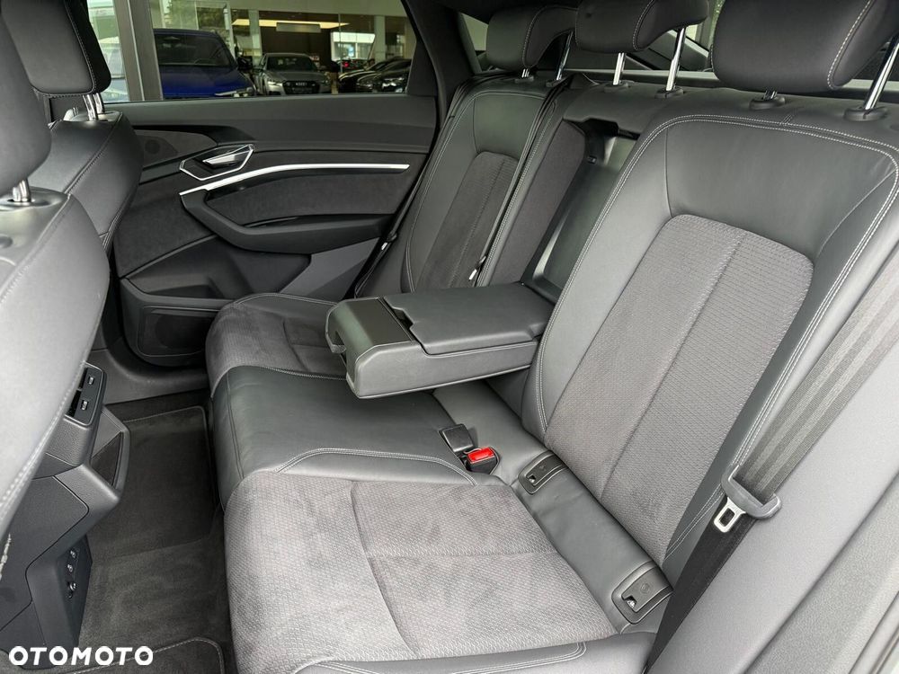 Audi e-tron Sportback - 18