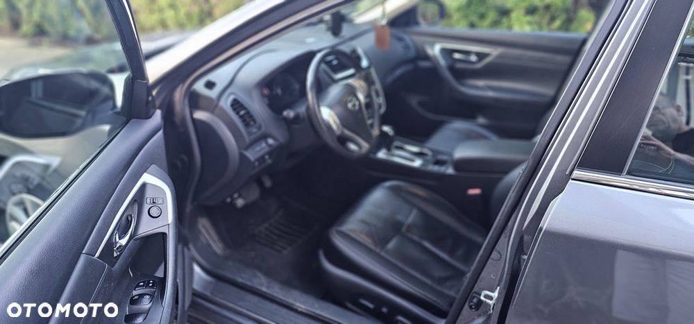 Nissan Altima - 8
