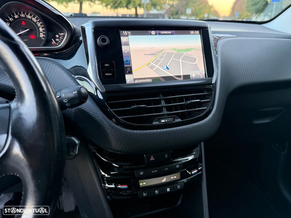 Peugeot 208 1.2 PureTech Allure - 16