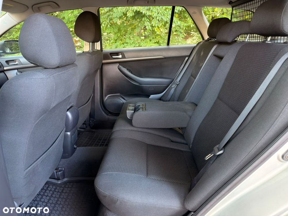 Toyota Avensis - 20