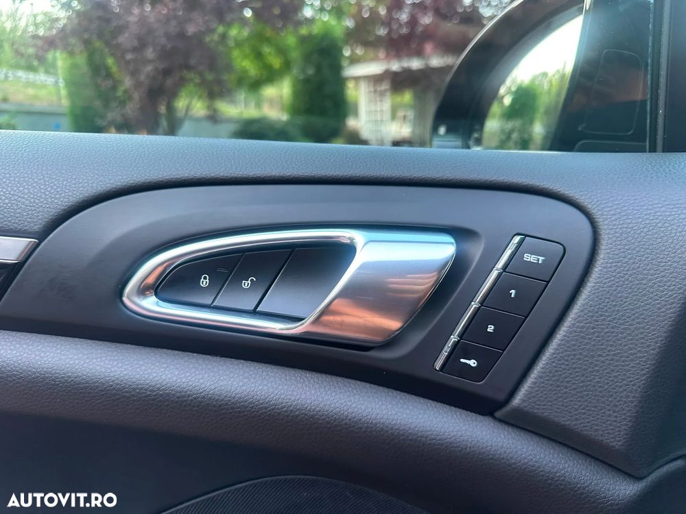 Porsche Cayenne Platinum Edition - 34