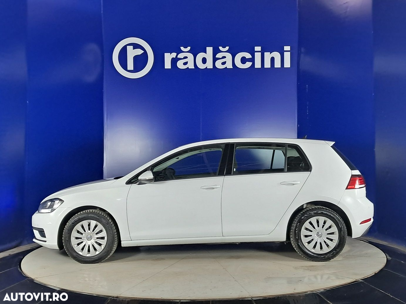 Volkswagen Golf - 10