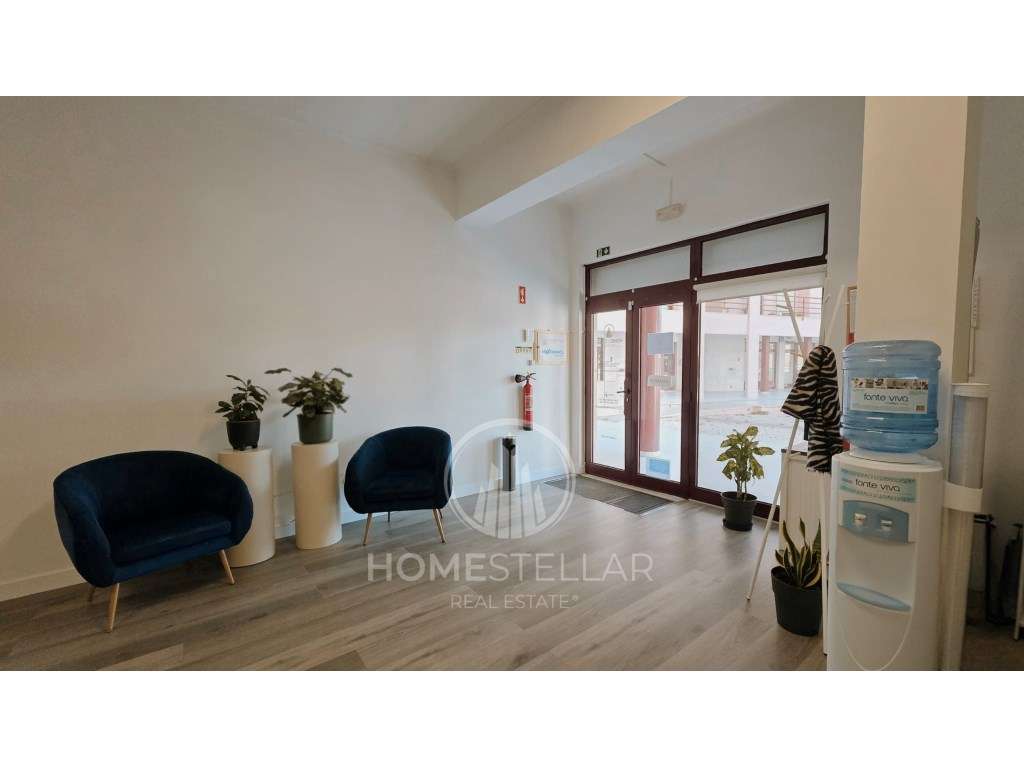 Loja no Pinhal Novo - Grande imagem: 3/17