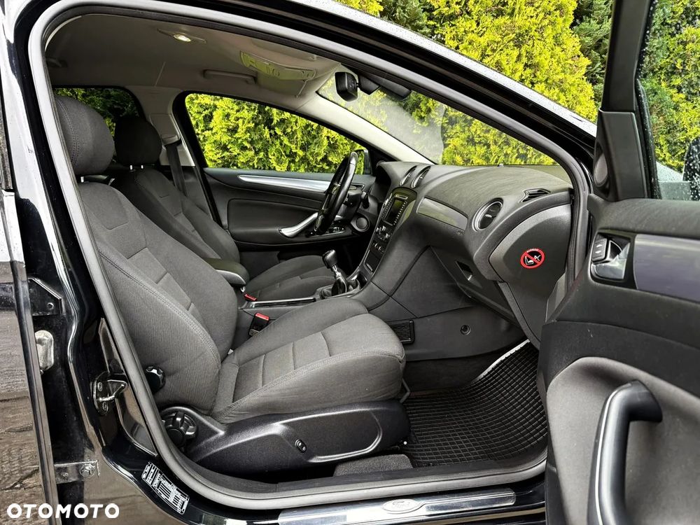 Ford Mondeo - 33