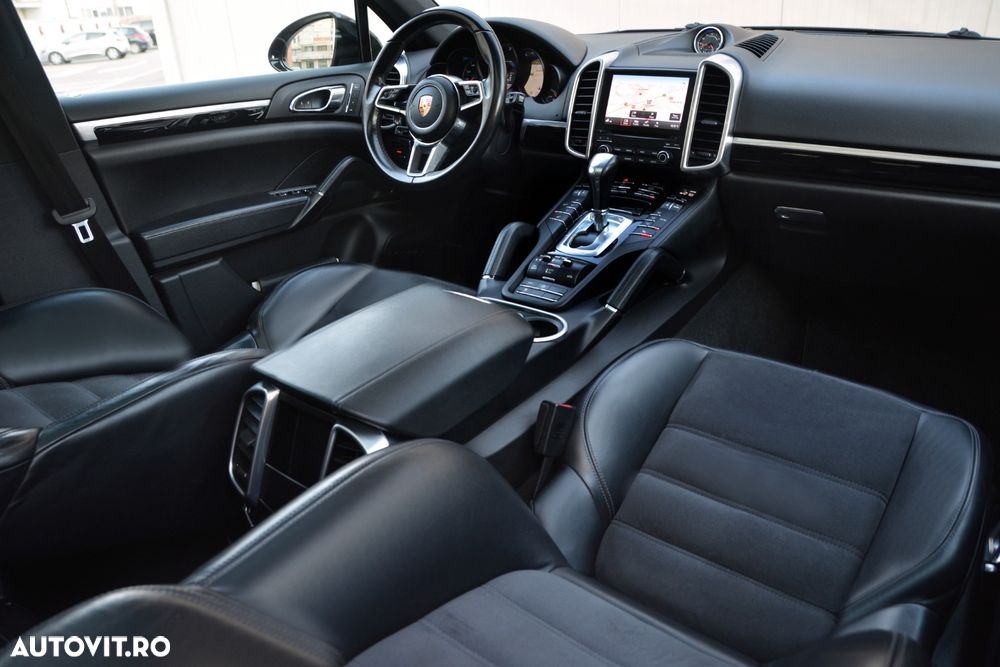 Porsche Cayenne Platinum Edition - 13
