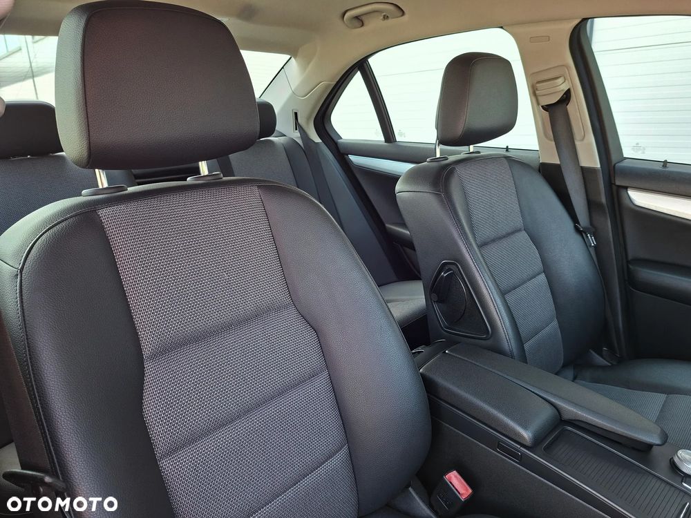 Mercedes-Benz Klasa C 180 CGI BlueEFFICIENCY Avantgarde - 21