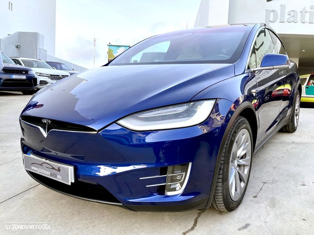 Tesla Model X - 7
