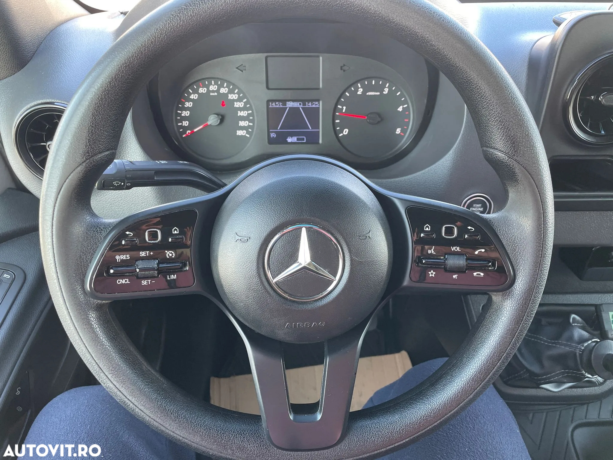 Mercedes-Benz Sprinter - 23